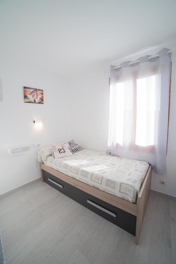 Vistas Al Mar Y La Piscina Apartment Аренал д'ен Кастел Екстериор снимка